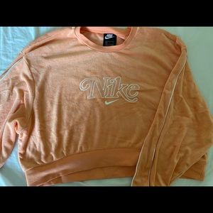 TRENDY NIKE CROP TOP!